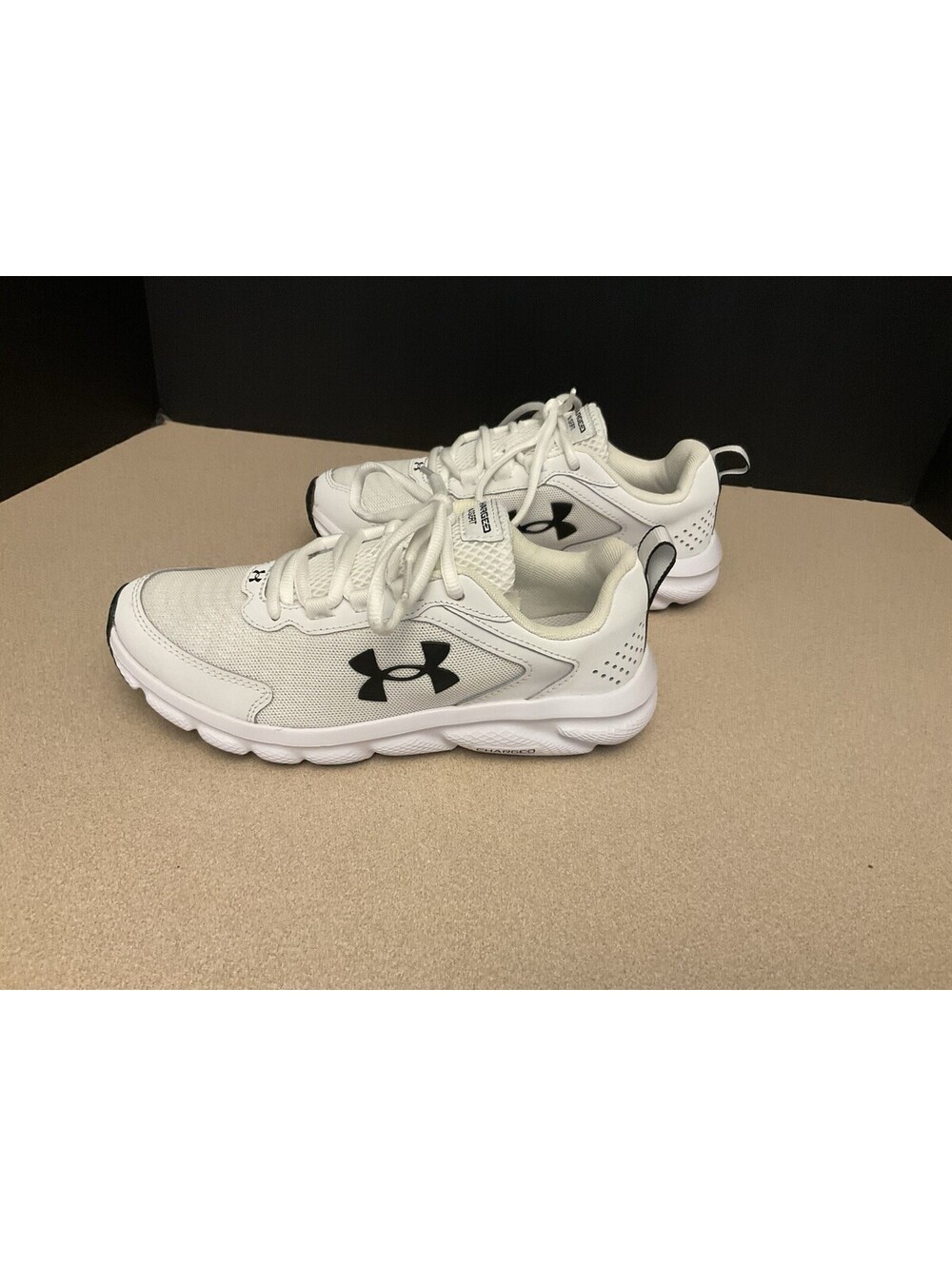 Womens Under Armour Charged Assert 9 Athletic Running Shoes. Size 6. Nice Shoes!